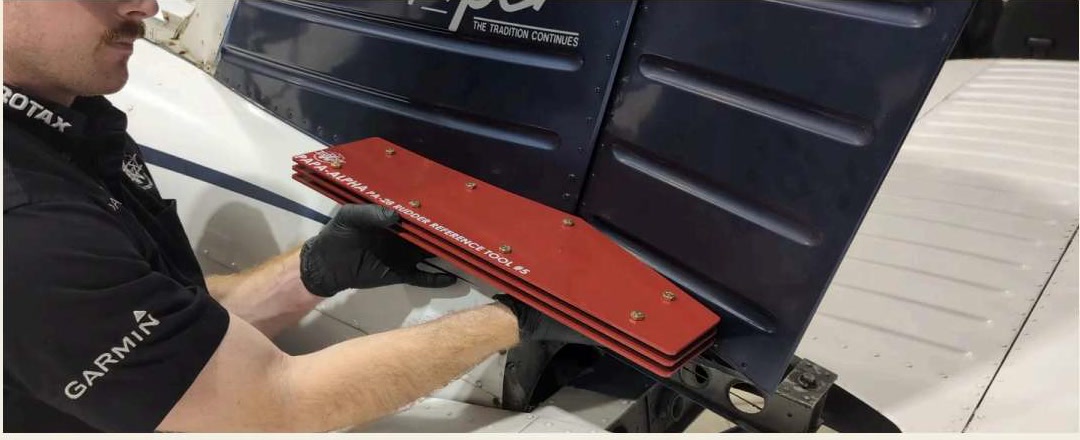 Rudder at the stop; a gap requires checking travel and stop adjustment against the applicable maintenance data.